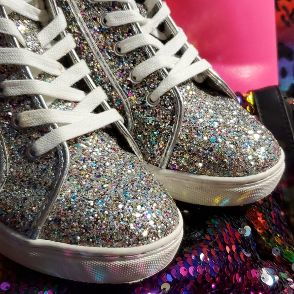 SNEAKERS/GYM SHOES🎬HOST PICK🎬 - Picture 2 of 8